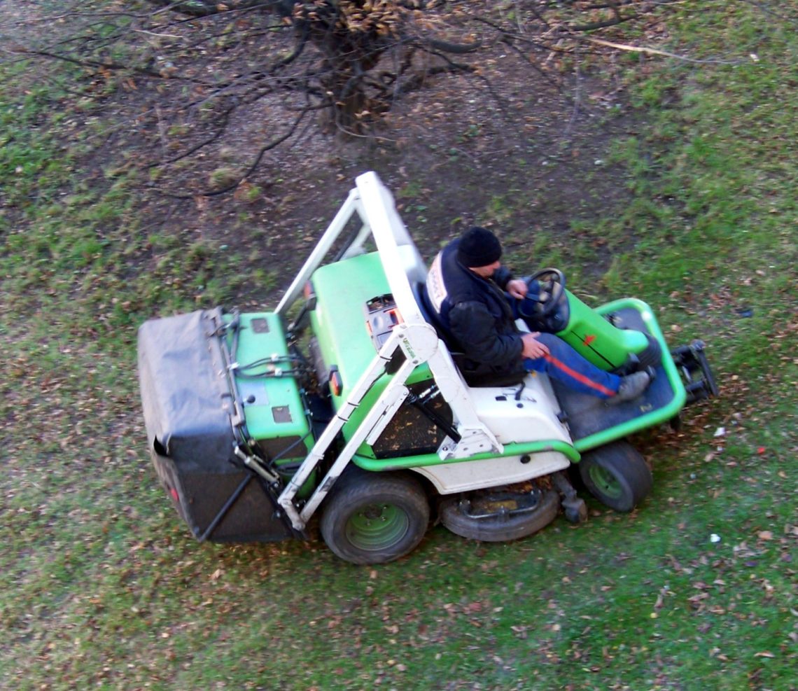When to Purchase a Ride-On Lawn Mower
